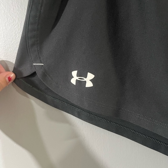 Under Armour Women's Charcoal Athletic Shorts Size Small - Picture 3 of 5